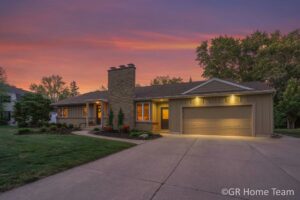 3025 Woodcliff Circle East Grand Rapids